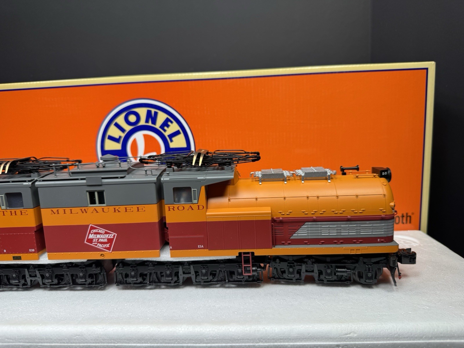 Lionel LEGACY 1933573 Milwaukee Road bipolar electric engine #3 LNIB