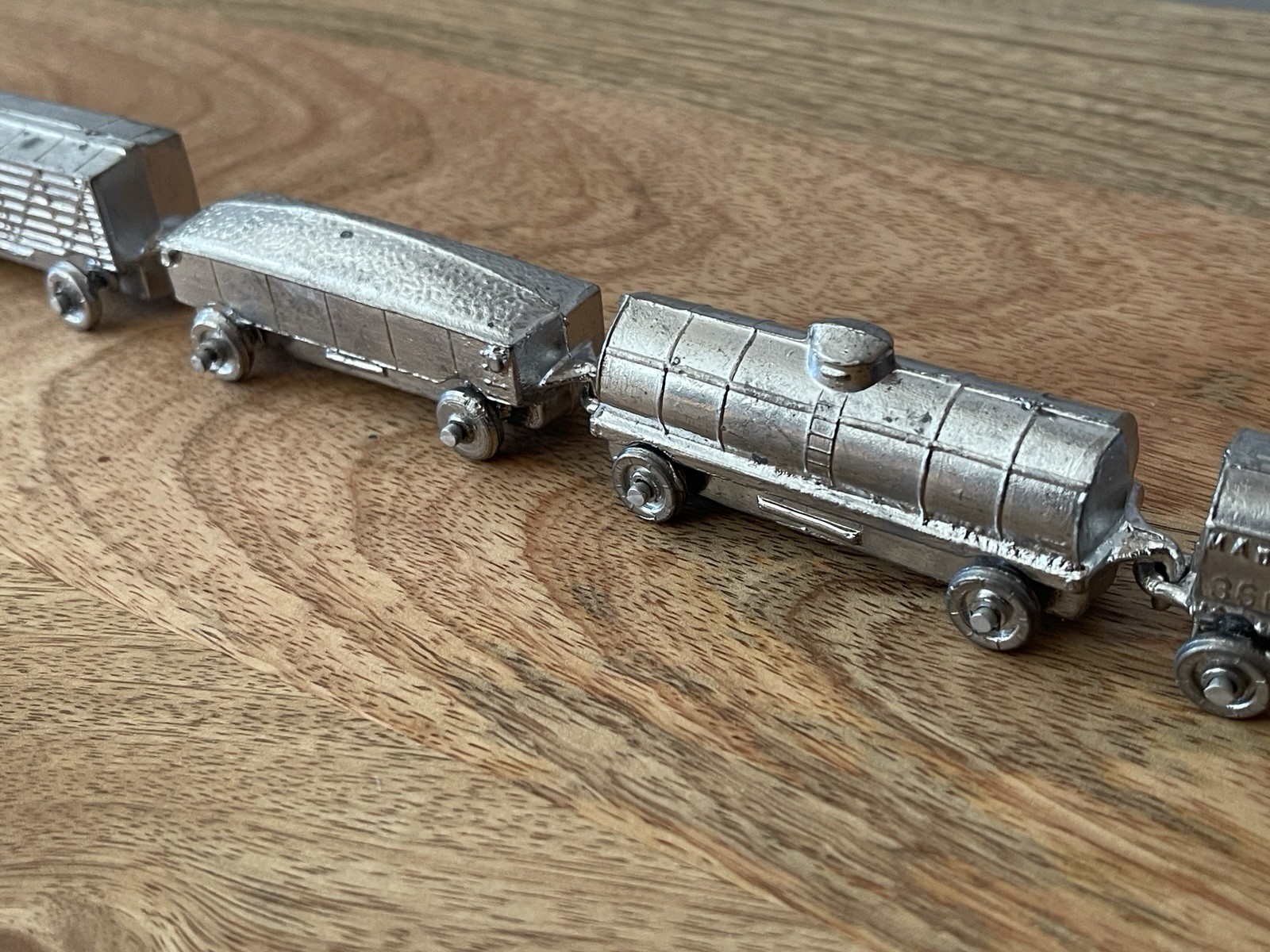 Vintage Iron Cast Metal Toy Train Engine, KT & NRR 3600 With 4 Cars. Made In USA