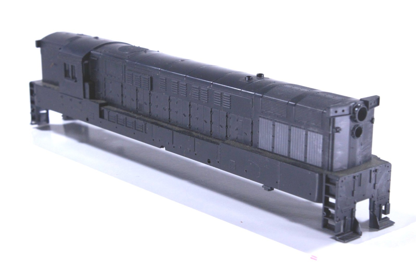 HO Athearn SP-Style Undecorated FM H-24-66 “Trainmaster” Shell +Horn Xlnt Cond