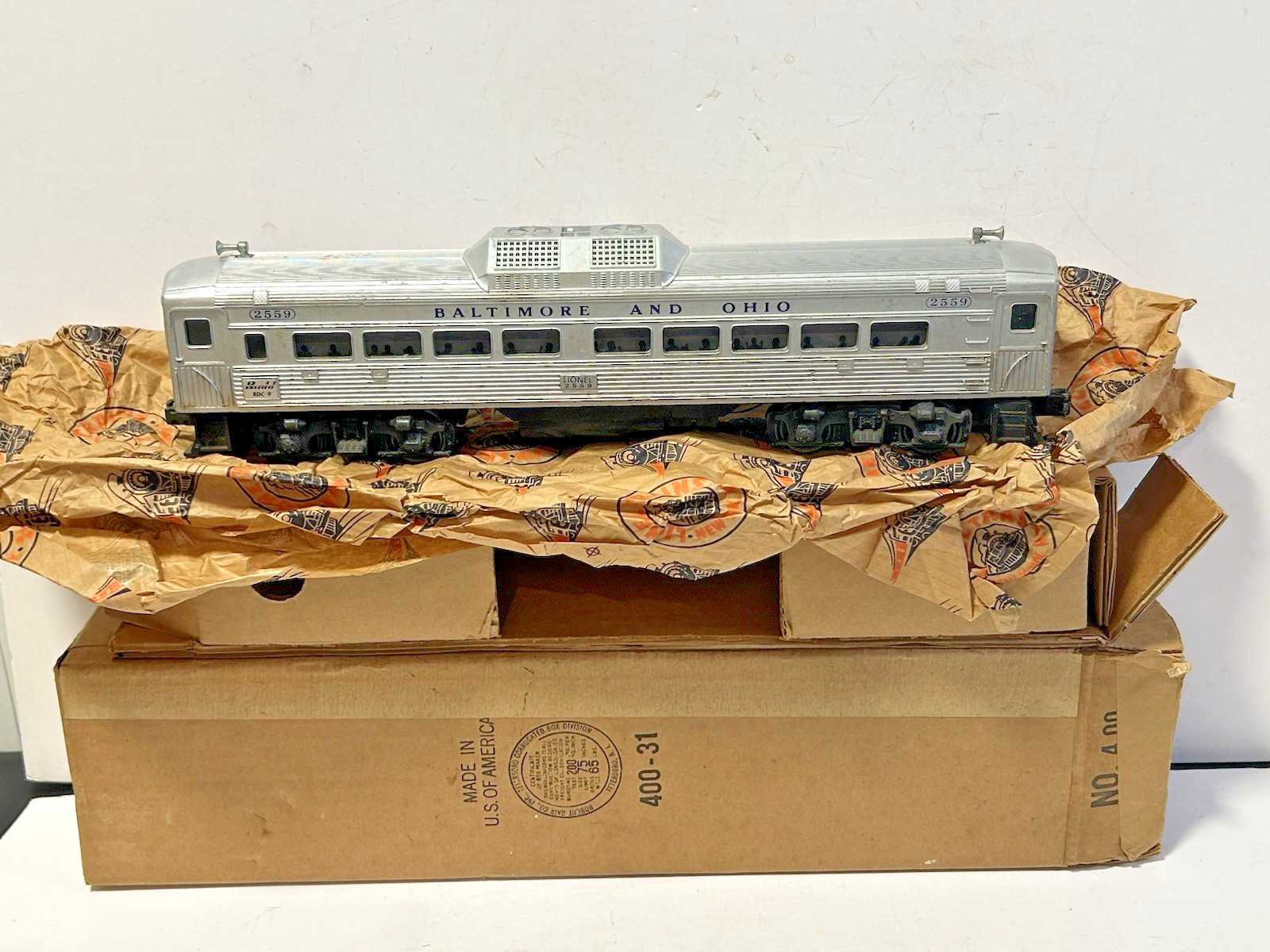 POSTWAR LIONEL #2559 B &O BUDD RDC-9 PASSENGER CAR -TESTED in BOX
