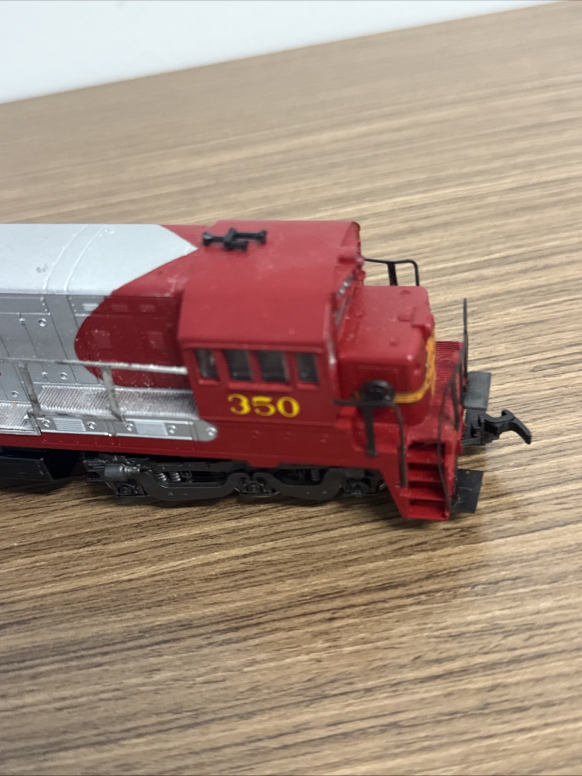 Vintage Rivarossi HO Santa Fe #350 powered diesel engine Made In Italy