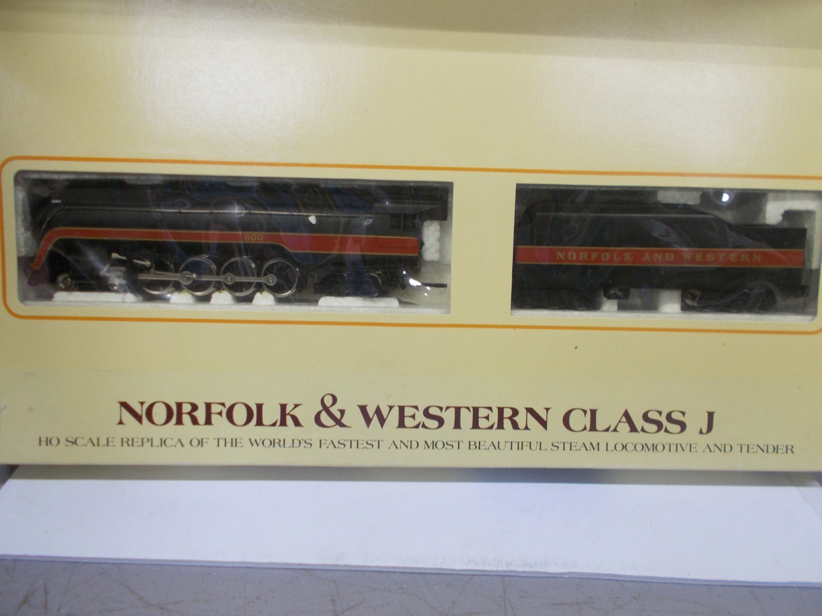 BACHMANN ~ NORFOLK & WESTERN CLASS J 4-8-4 LOCOMOTIVE & TENDER ~HO SCALE