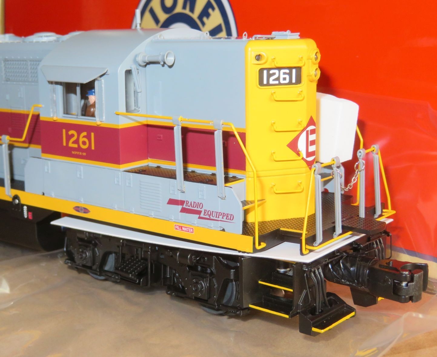 LIONEL 2433997 GRZ Exclusive ERIE LACKAWANNA Legacy GP9 Diesel #1261 – NEW – NR