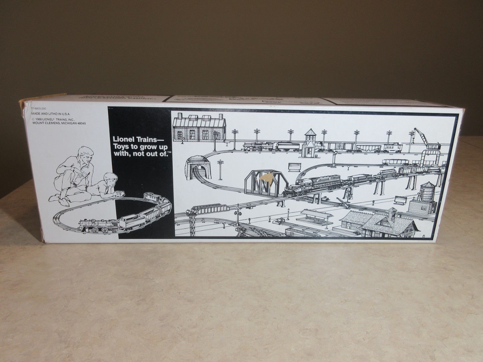 Lionel 6-18890. RS-3 Diesel Locomotive. Union Pacific #8805. New. Watch Video.