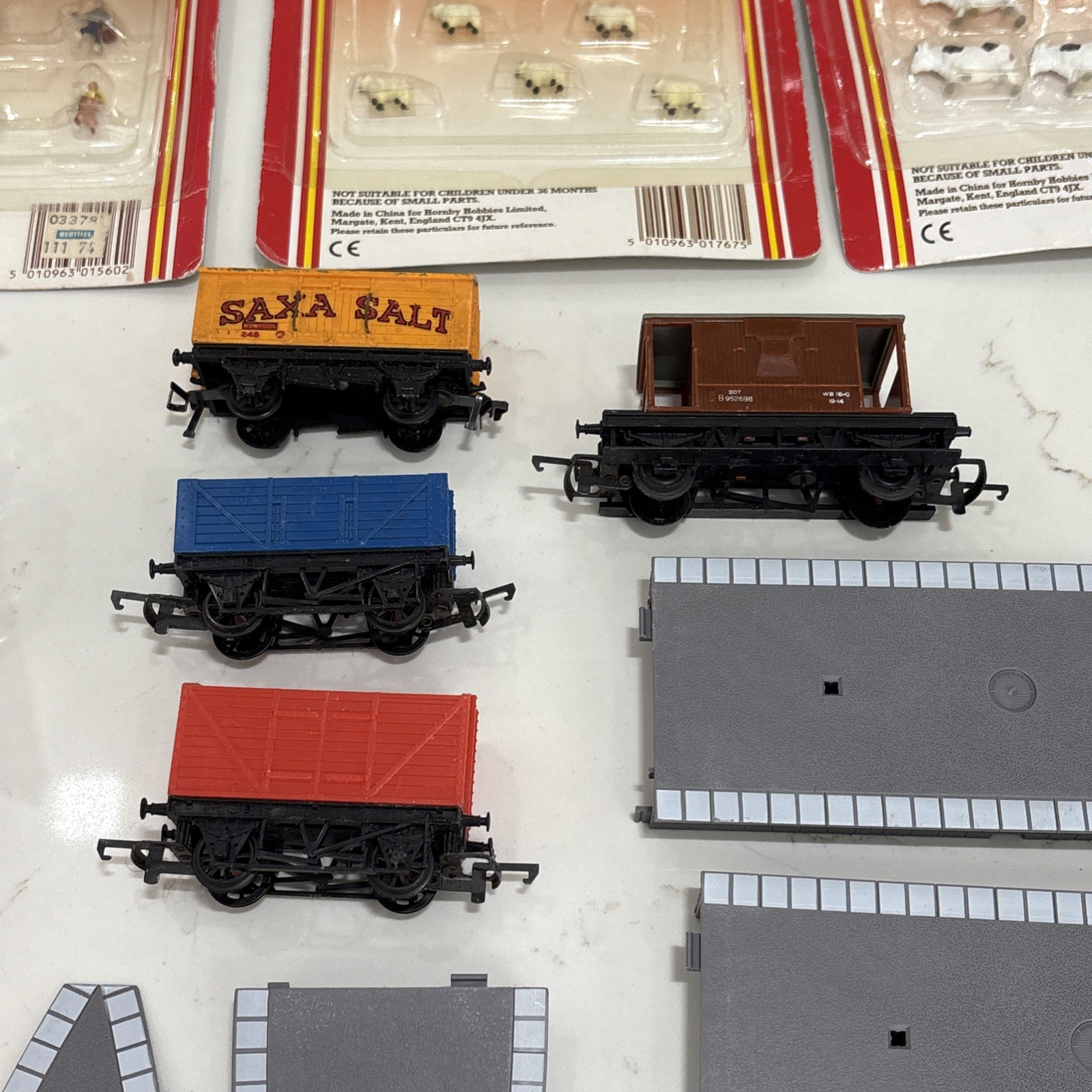 Huge lot of hornby railways Miniatures, Trains, Tracks, Quick Fits 31 Piece Set