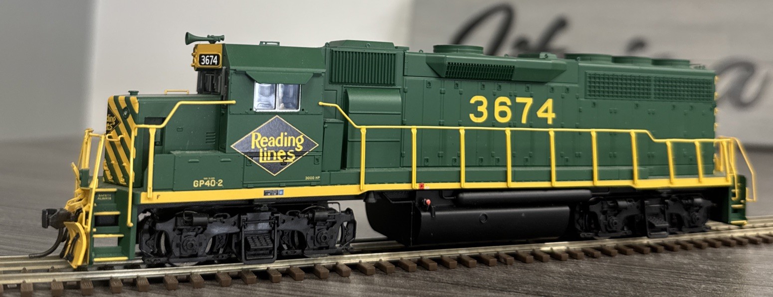 Atlas Master Series Gold HO #10000413 Reading GP40-2 #3674 – DOES NOT RUN!