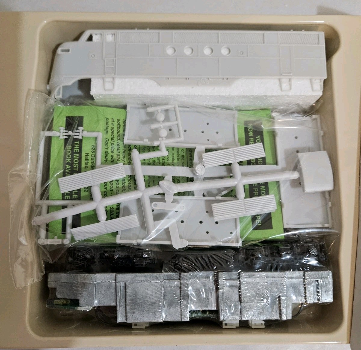 STEWART HOBBIES HO SCALE FTA SINGLE HEADLIGHT PWD UNDECORATED #5000
