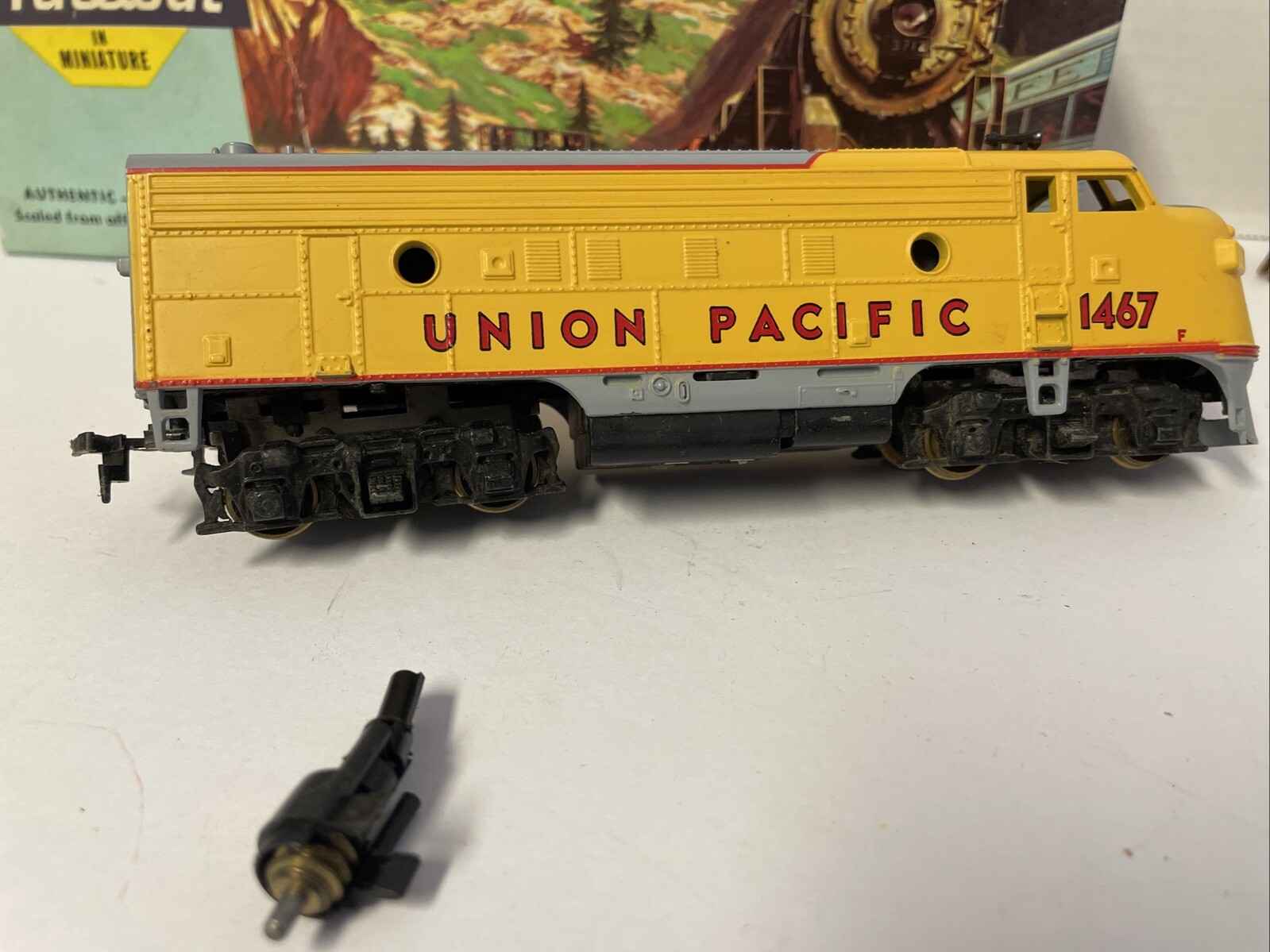 Vintage Athearn 1467 Los Angelas USA Made UNION PACIFIC Train Pair Needs Repair
