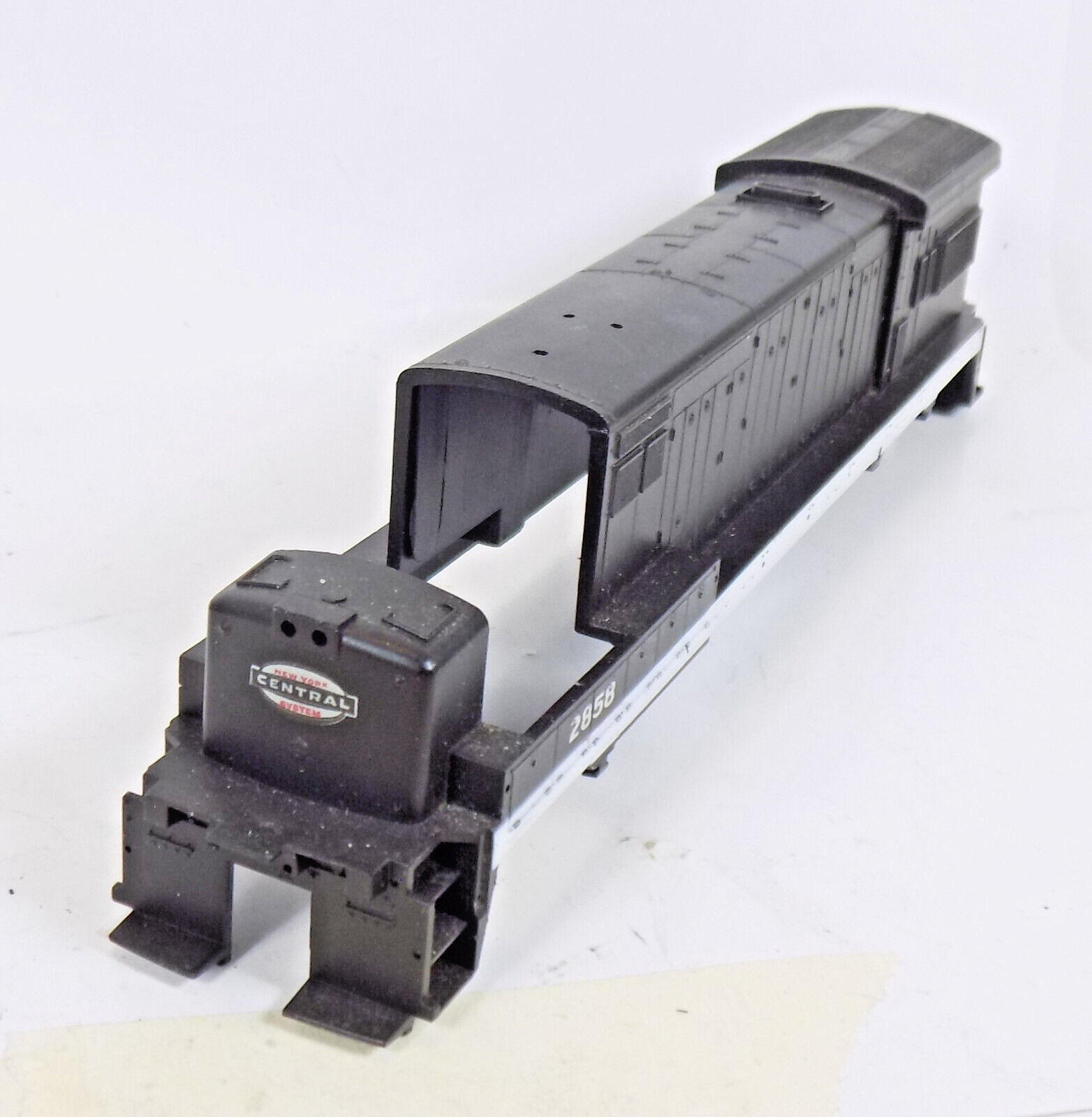 HO / UNBRANDED / DIESEL LOCOMOTIVE #2858 / CENTRAL / SHELL / PARTS