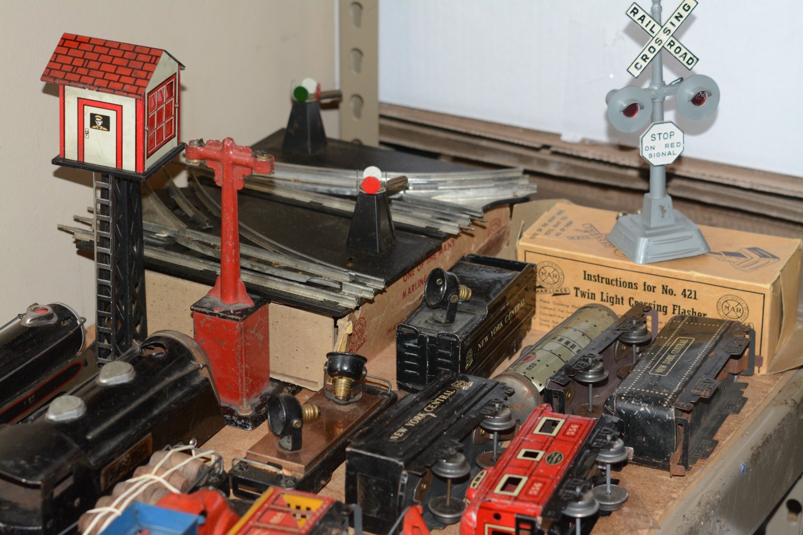 Railroad Model Trains. Lot of Vintage Pre-war Train Equipment