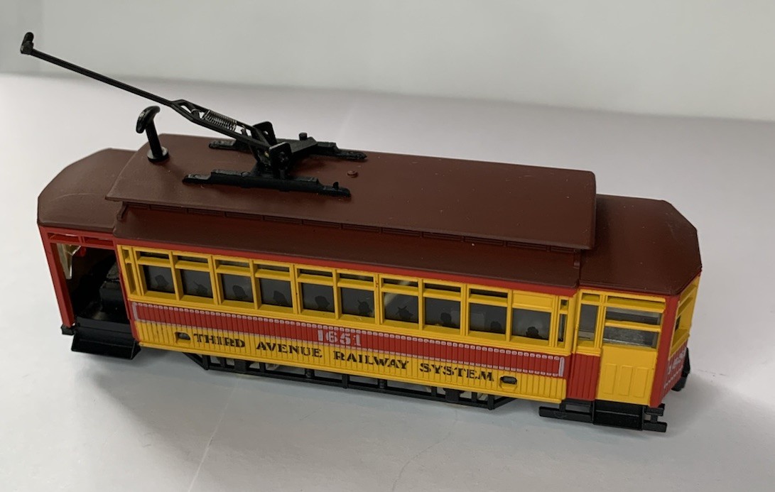 AHM HO Scale Third Avenue Railway System Trolley Car 1651 Single Pole Lights VTG