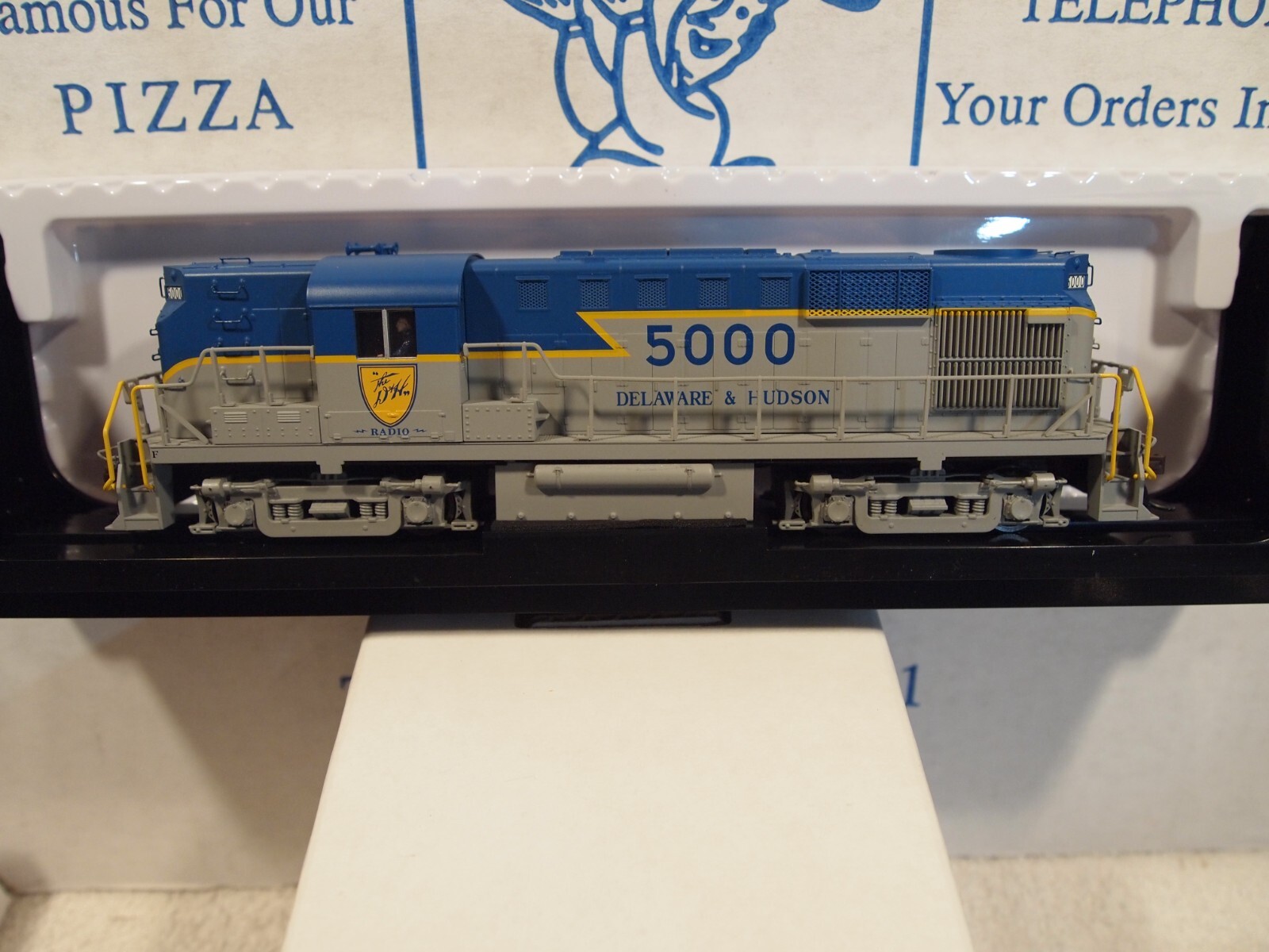 ATLAS 10002890 H.O. ALCO RS11 DELAWARE+HUDSON No.5000″LIHGHTNING BOLT” DCC+SOUND