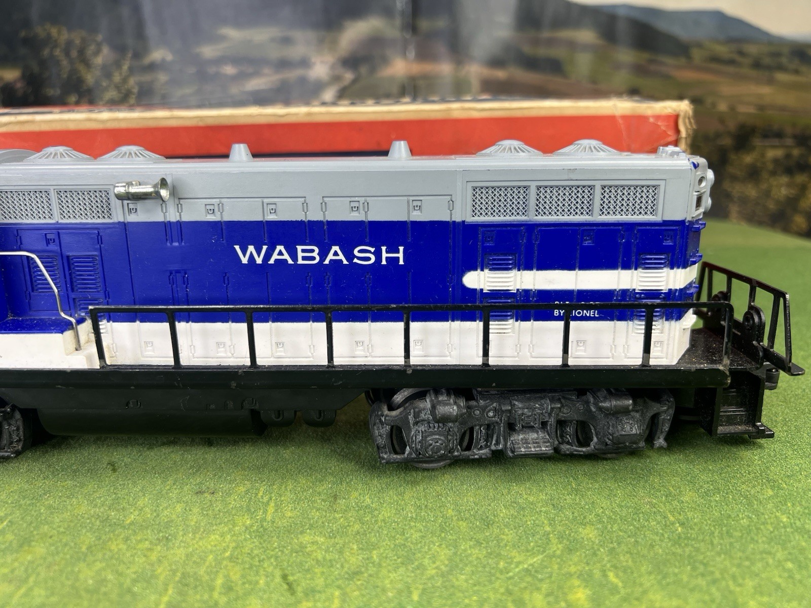 LIONEL POSTWAR 2339 GP-7 DIESEL LOCOMOTIVE WABASH IN EXCELLENT CONDITION OB