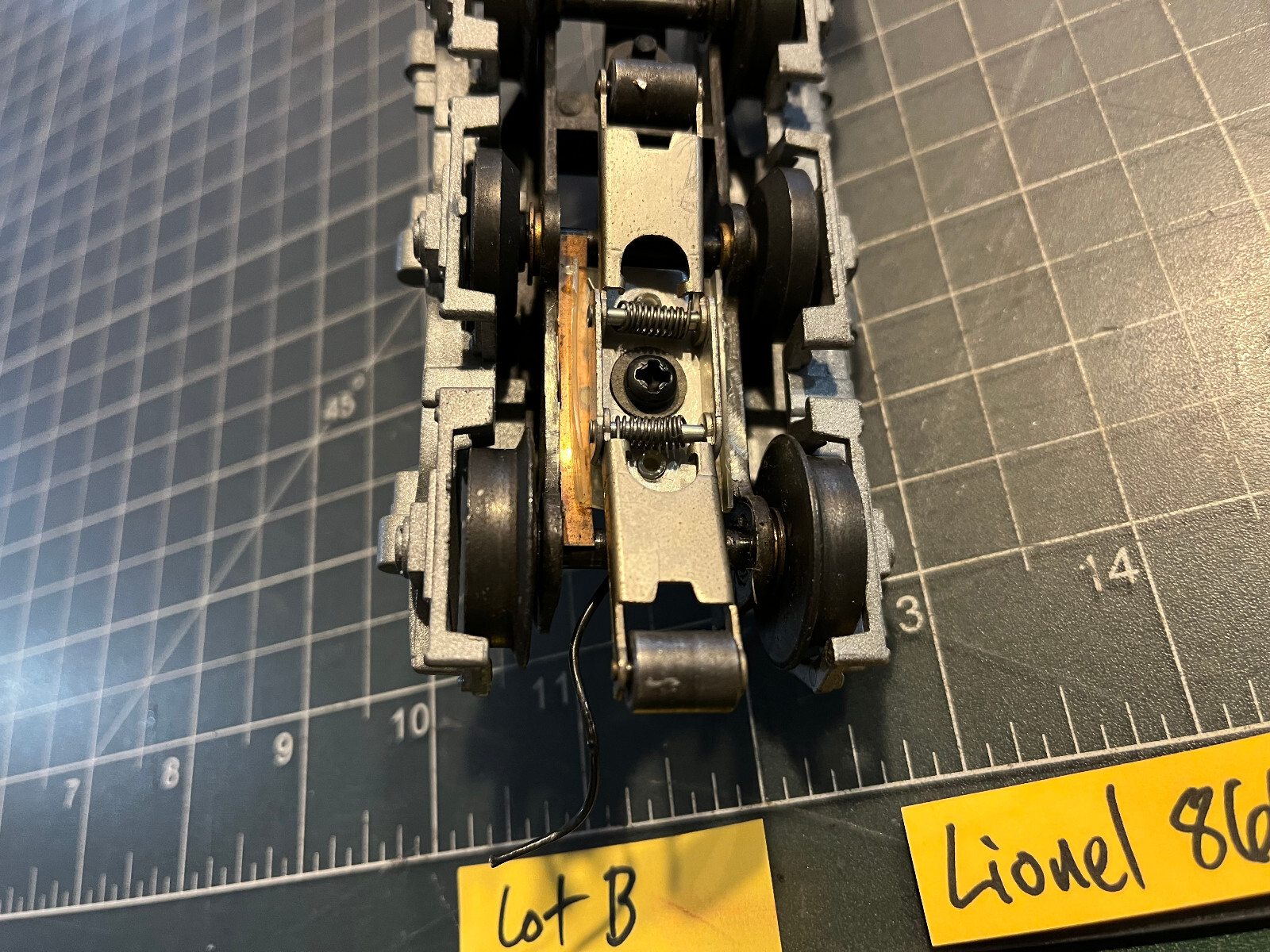 Lionel Train 8669 U36B Diesel Locomotive 8855-035 TRUCK WHEEL SET PART LOT B