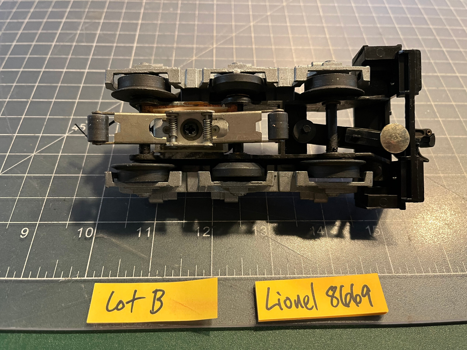 Lionel Train 8669 U36B Diesel Locomotive 8855-035 TRUCK WHEEL SET PART LOT B