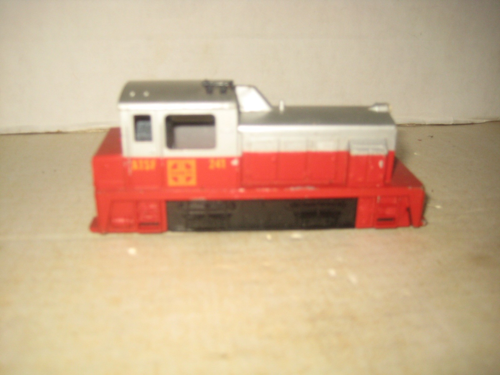 HO Scale 241 ATSF “Santa Fe” Diesel Switcher Not running
