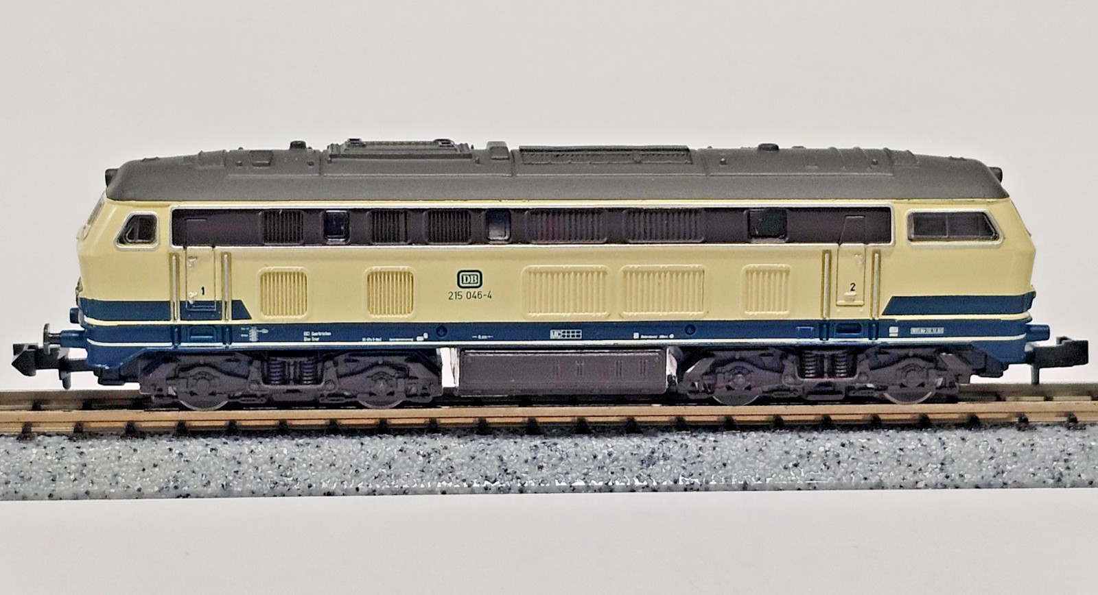 N SCALE ROCO 23422 BR215 045-4 DB EUROPEAN DIESEL LOCOMOTIVE MADE IN AUSTRIA