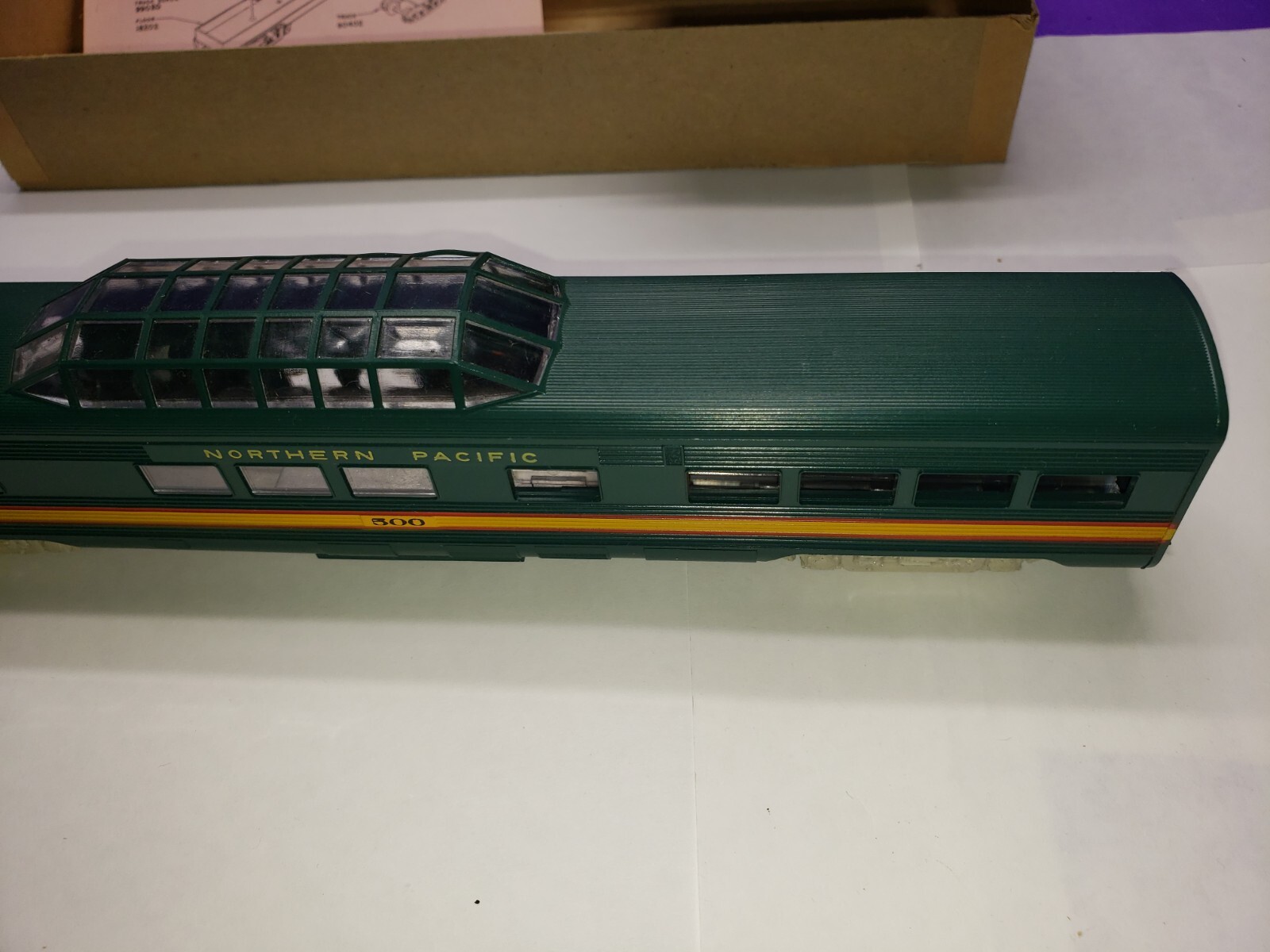 N P RAILWAY EXPRESS SL Vista Dome CAR 500 Athearn HO Northern Pacific With Box