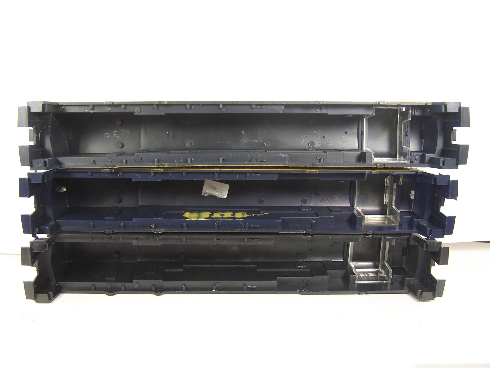 HO ATHEARN U33C SANTA FE SHELLS (2) UNDECORATED (1) WITH CAB-GLASS BLUE BOX NEW