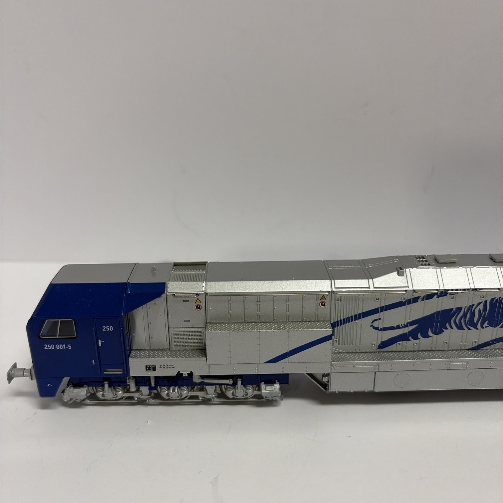 Blue Tiger ADtranz / DE-AC33C Mehano Train Line HO NOS Powered Locomotive