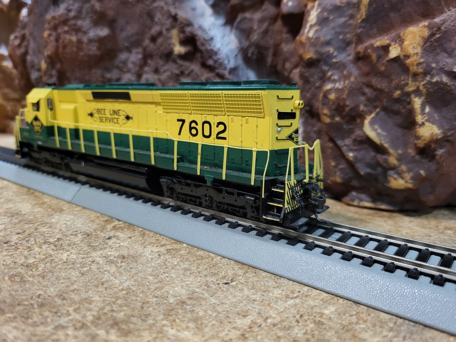 Spectrum 82705 HO Scale SD-45 Locomotive, Reading Bee Line #7602, $7/$3/$15 Ship