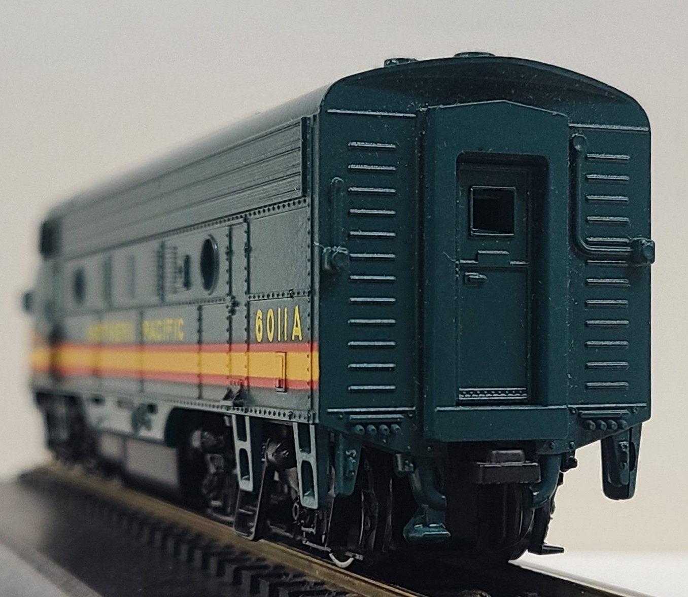 ATHEARN #3229, F7A SUPER PWR, NORTHERN PACIFIC #6011A, DIESEL LOCO, HO