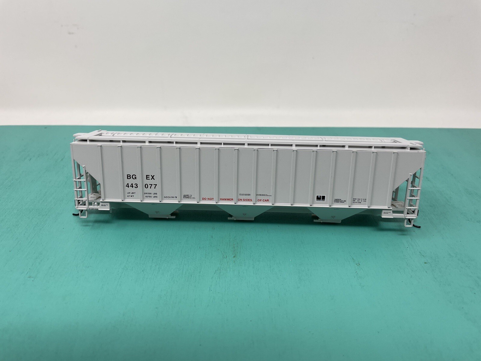 Atlas HO – 4750 Hopper – Missing Trucks No Packaging – BGEX