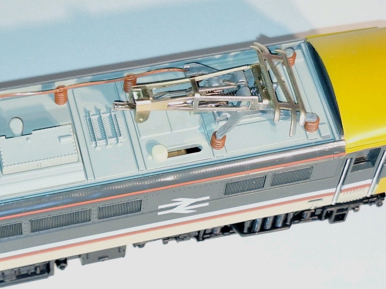 Hornby R800 BR Class 86 Electric Loco. New Old Stock. Mint Cond. Boxed. OO Scale