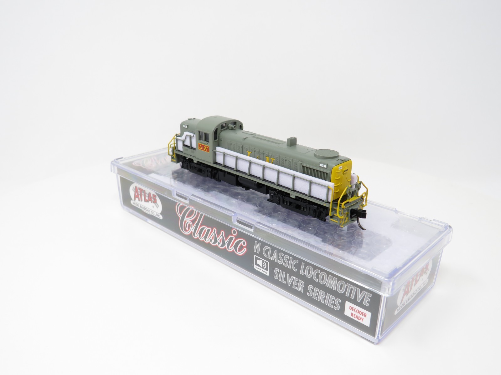 Atlas N 40005487 Louisville & Nashville L&N #105 ALCO RS-3 Diesel Locomotive