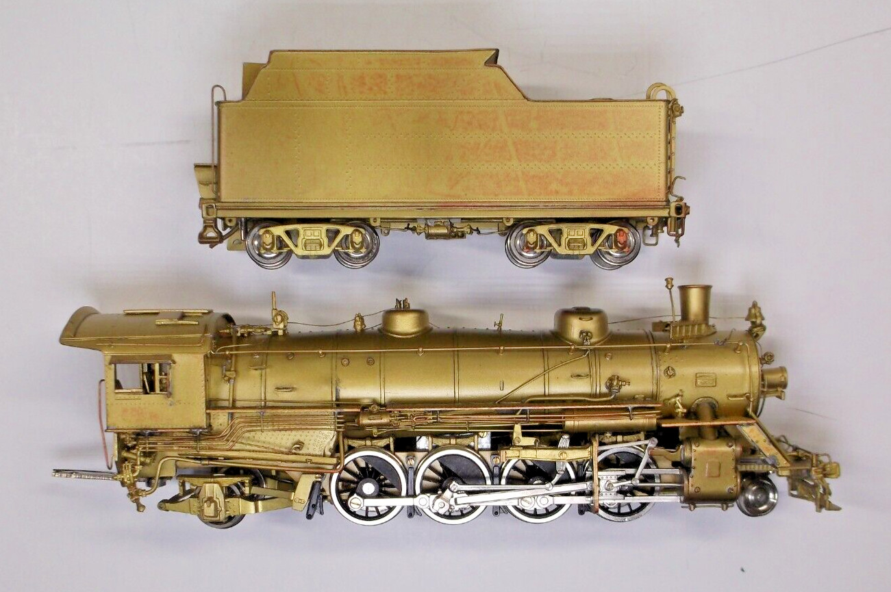 HO Key Imports brass UP 2480 2-8-2 steam engine in original box (lot BB440)