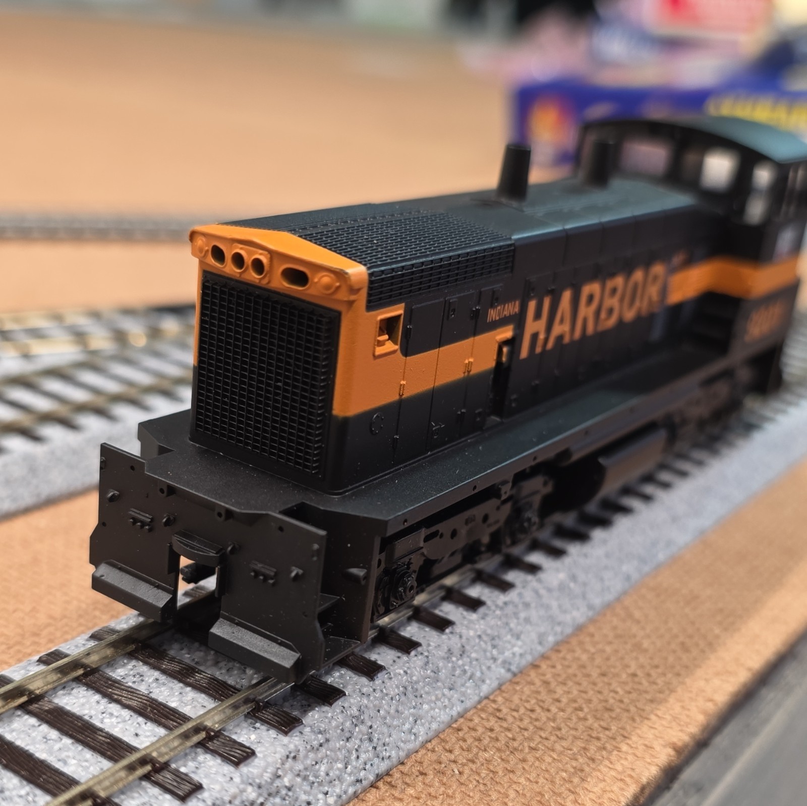 Athearn HO GP38-2 Indiana Harbor Belt #3802 Diesel Locomotive DC Analog