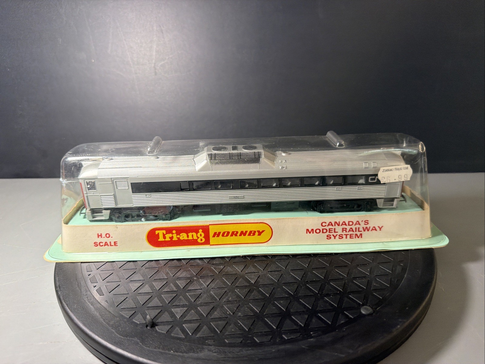 TRIANG HORNBY R3521 SILVER BLACK CANADIAN NATIONAL BUDD RAILCAR 101 UNUSED F.4