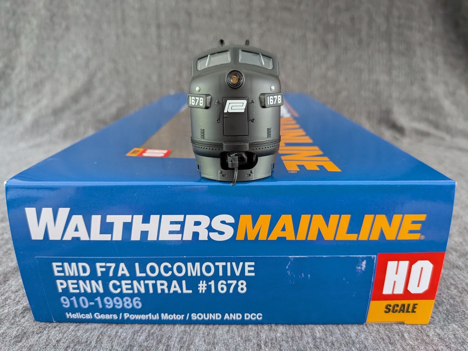 Walthers Mainline HO F7A, Penn Central #1678, #910-19986, DCC/Sound.