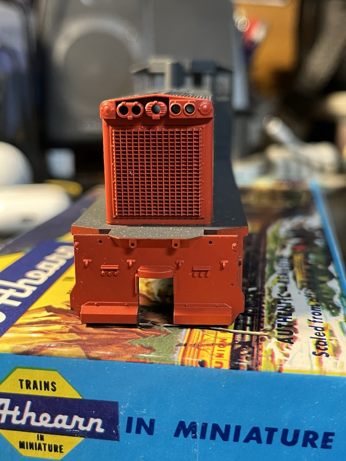 Athearn SW1500 Southern Pacific Shell