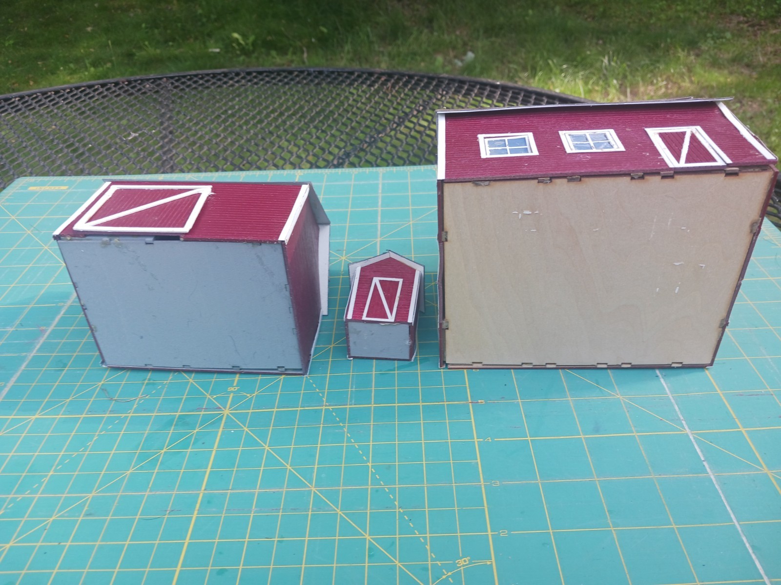 O SCALE Micro Scale Models Tractor Shed &Tool Shed & Outhouse (3) Assembled