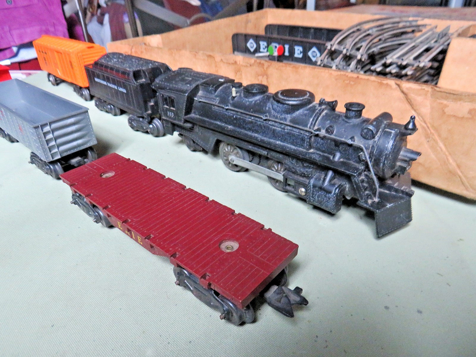 VINTAGE 1950s UNIQUE / MARX O OR 027 GAUGE ELECTRIC FREIGHT TRAIN SET IN BOX