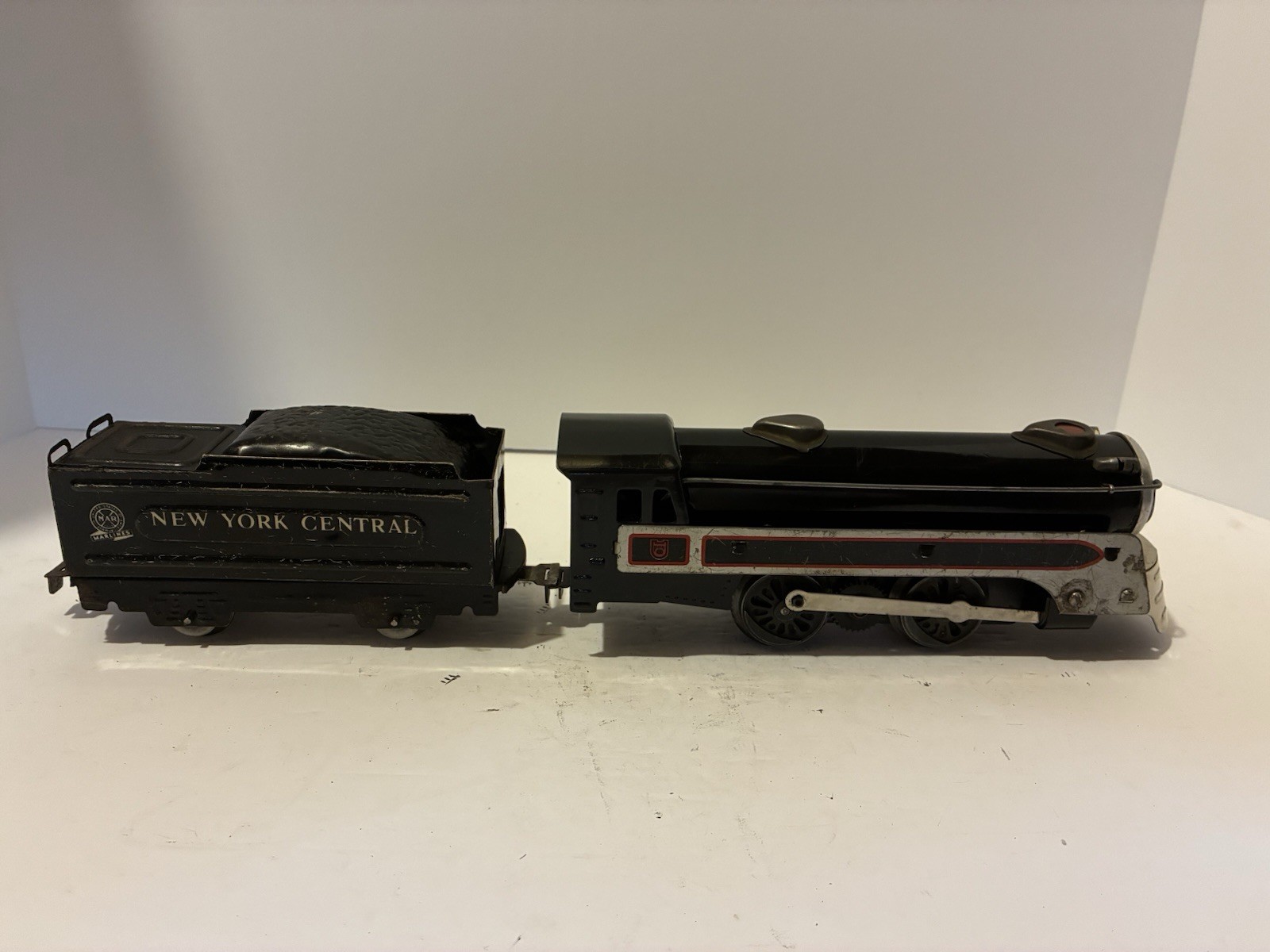 Marx Marlines NYC Locomotive And Tender Tested See Description. Runs good.