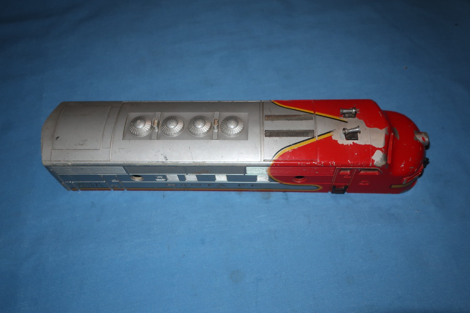 Lionel #2343 Santa Fe F3 Diesel Locomotive Shell. Damaged