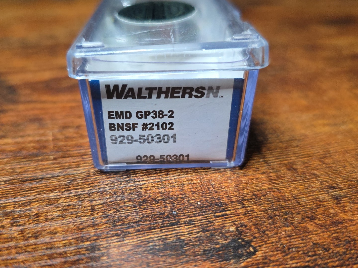 Walthers N 929-50301 EMD GP38-2 BNSF 2102 DCC READY
