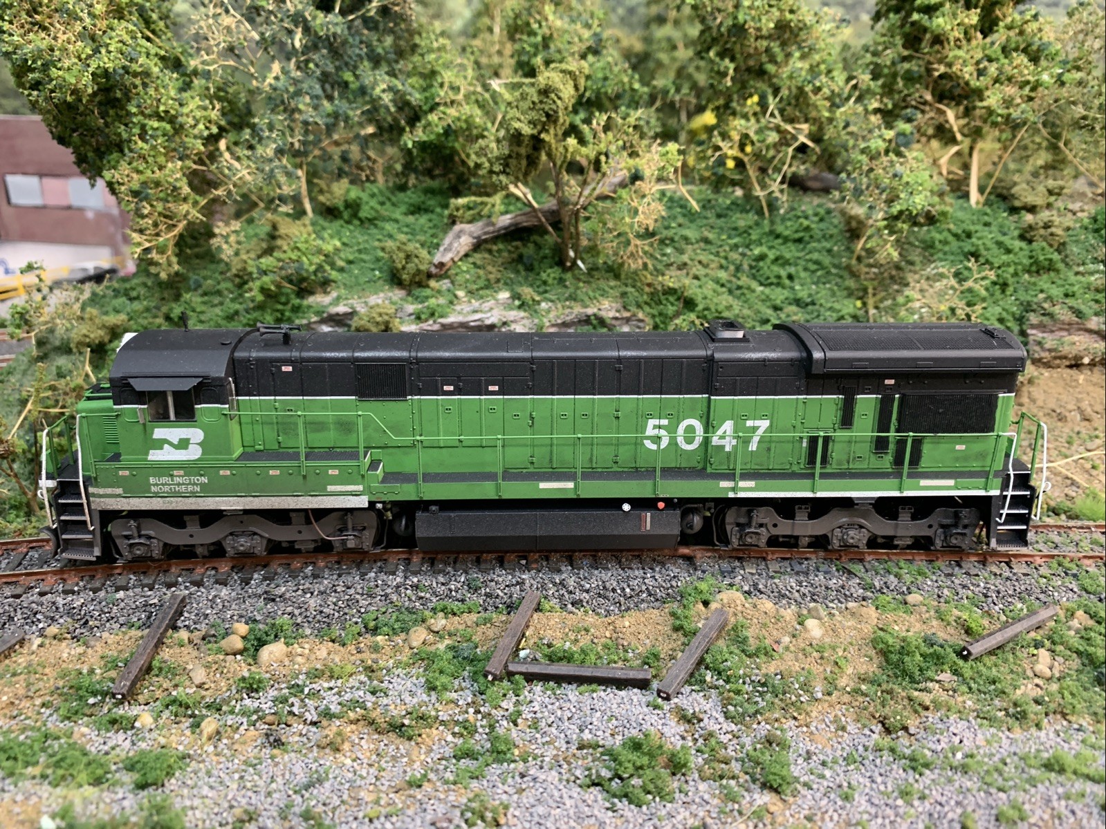 Rapido HO Burlington Northern C33-7 C36-7 #5047 DCC Sound Weathered BN BNSF
