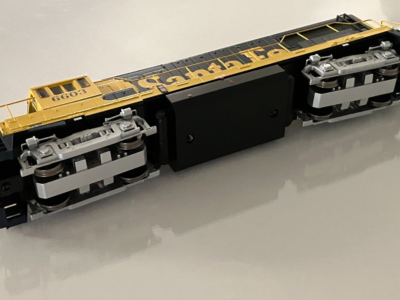NEW Bowser #25176 Santa Fe U25B #6603 w/DCC and Lok Sound