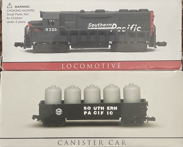 Southern Pacific Locomotive #9725 Model Train & Canister Car. Lot Of 2. NOB