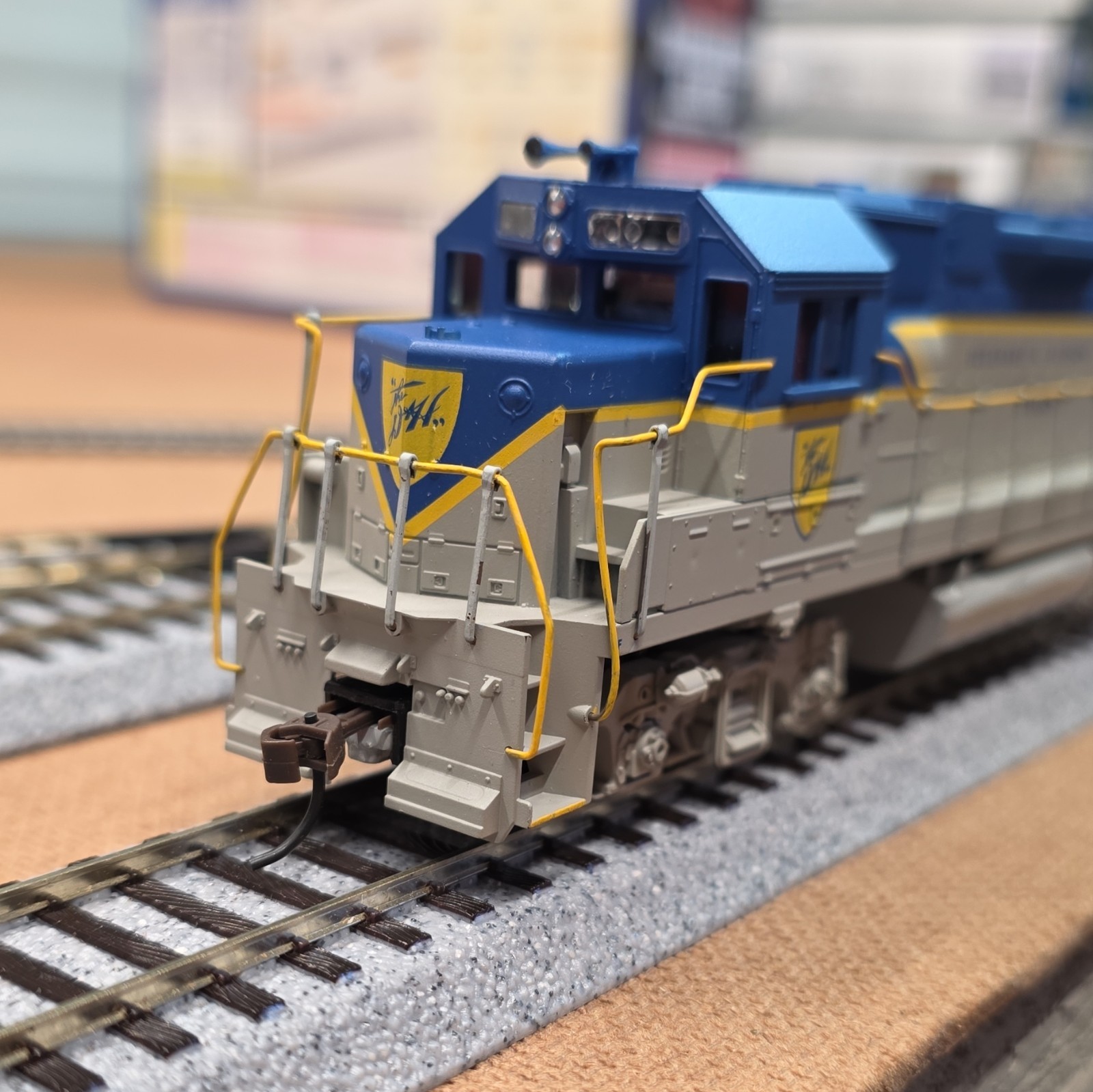 Athearn HO EMD GP38-2 Delaware & Hudson #7308 Diesel Locomotive DC Analog 04647