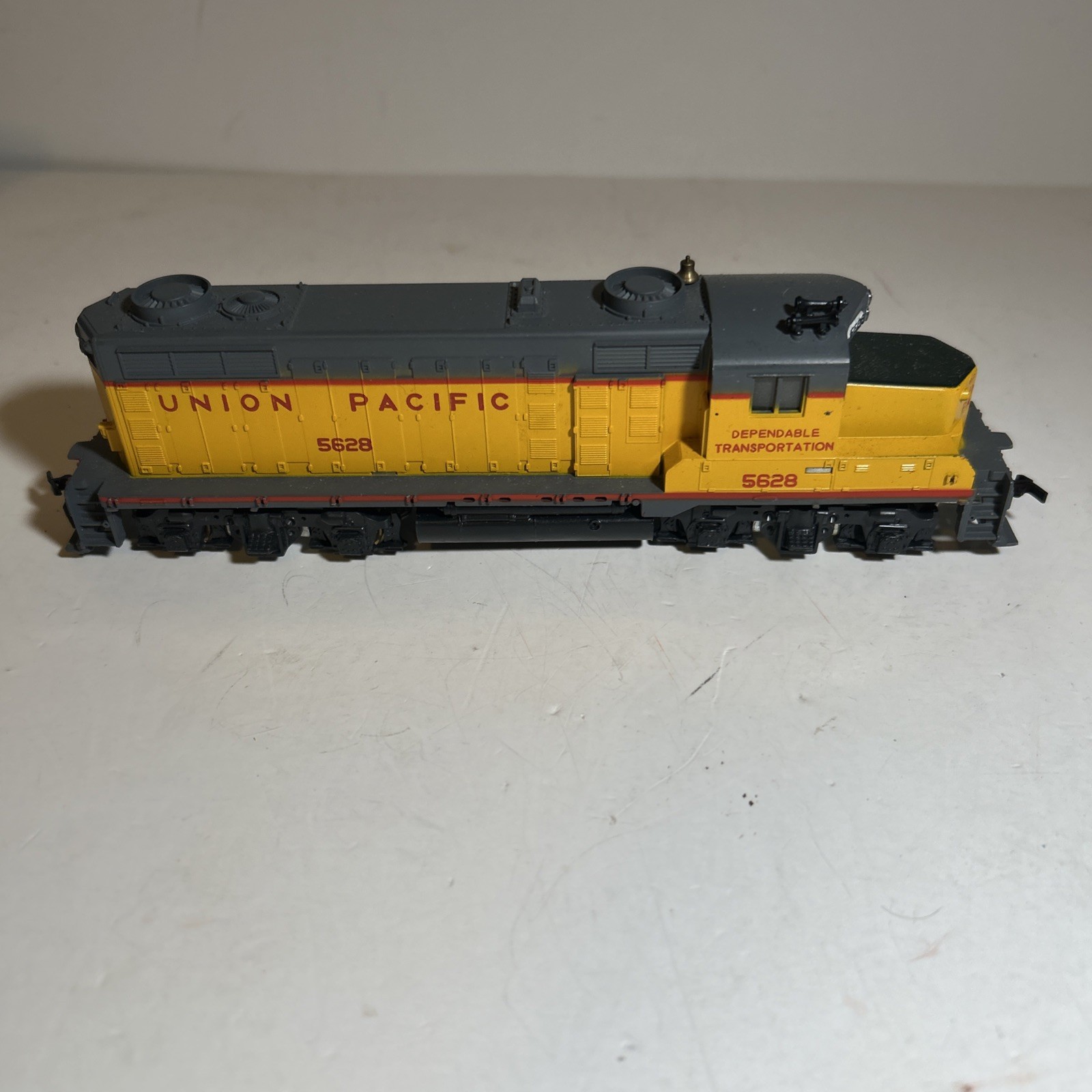 MANTUA/TYCO HO #5628 UNION PACIFIC EMD GP20 DIESEL LOCO. SEE DESCRIPTION/PHOTOS
