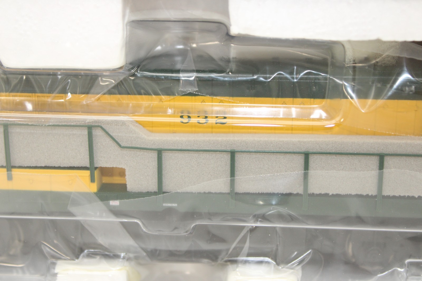 Atlas Silver HO Scale C&NW Chicago North Western GE U30C Locomotive #932 NOS