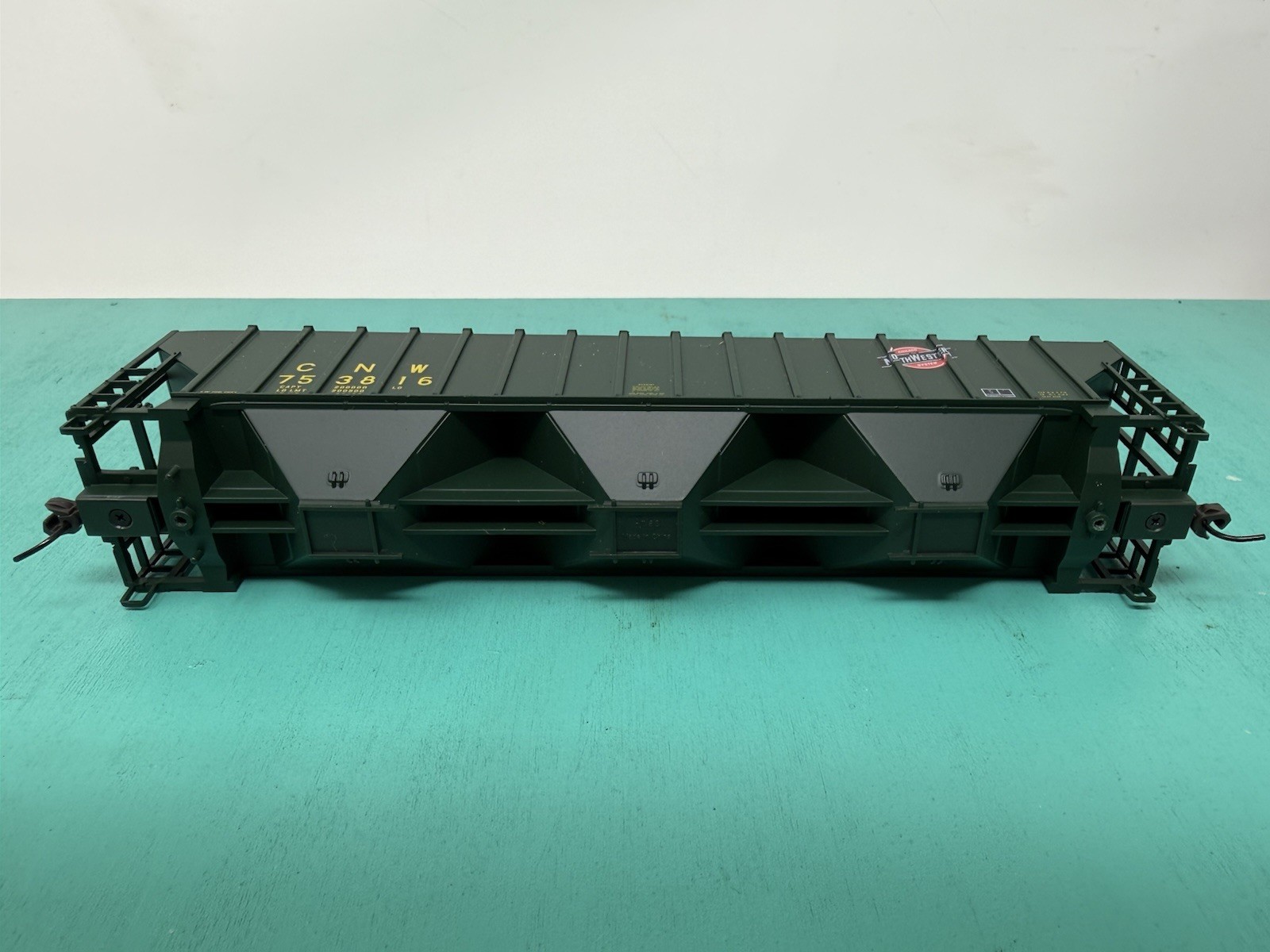 Atlas HO – 4750 Hopper – No Trucks No Package – CNW Green