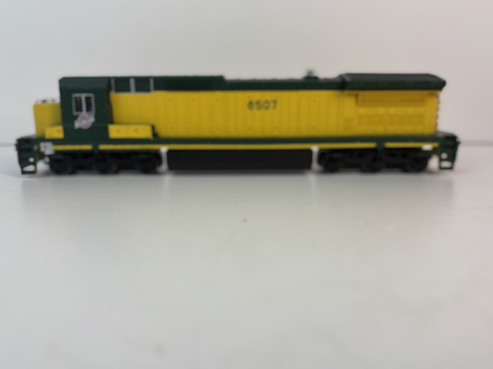 Bachmann Spectrum GE Dash 8‑40C Diesel Locomotive C&NW 8507 HO Item 85022 LNIB