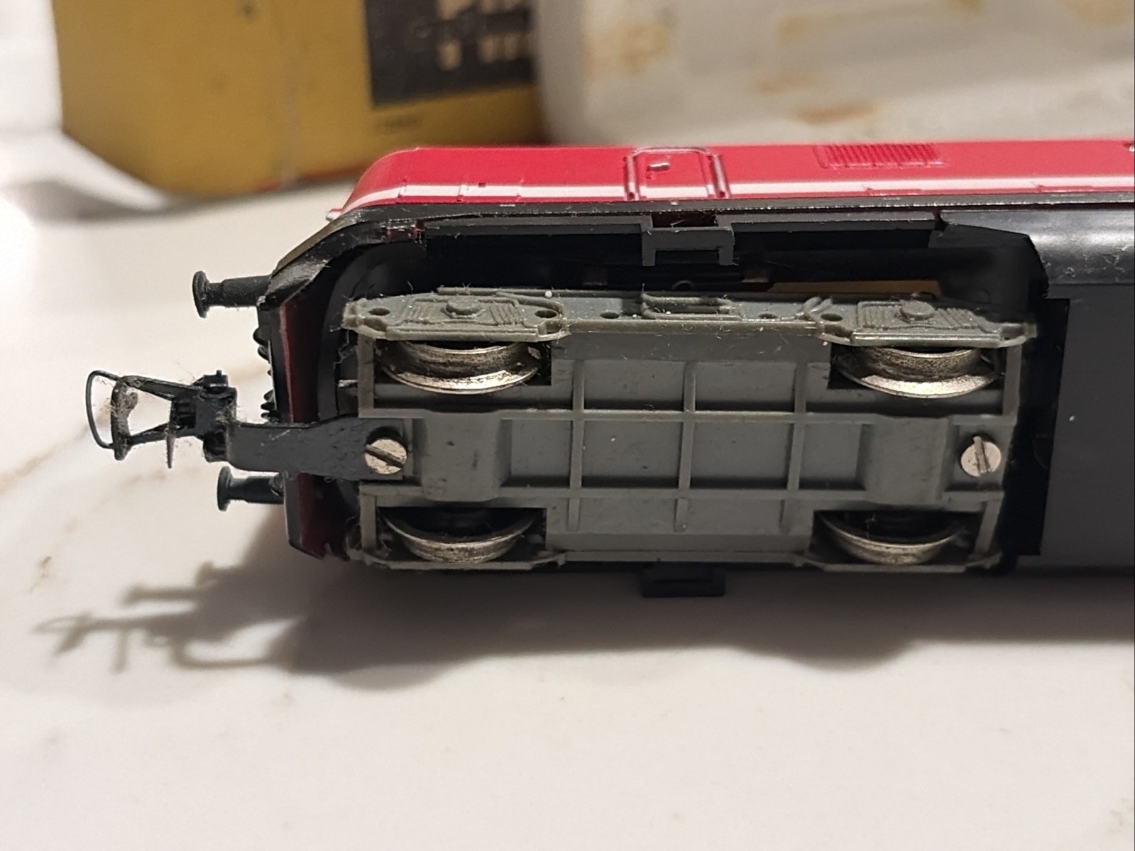 PIKO HO gauge BR 118 Diesel Locomotive in red & white livery