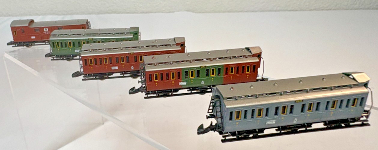 Z Scale Marklin Mini-Club 8104 Steam Passenger Train Set
