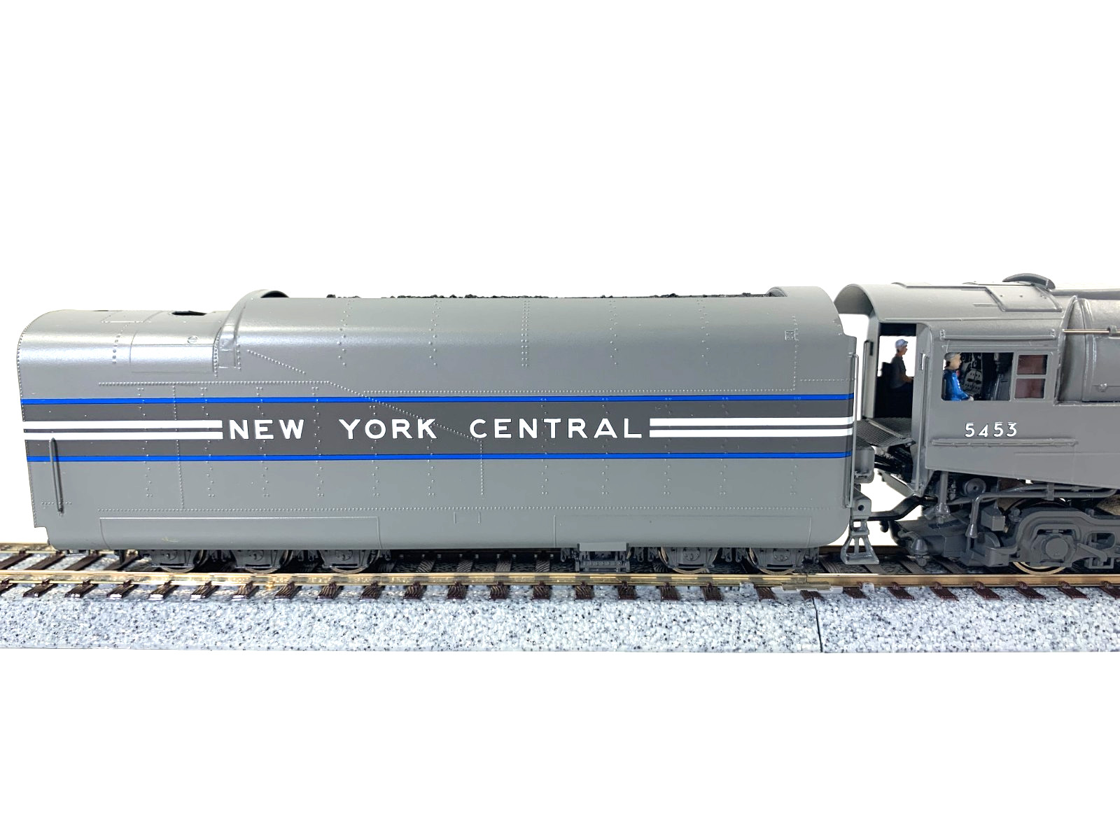 HO Broadway Ltd Hybrid 6822 NYC Dreyfuss Hudson #5453 , DC/DCC Paragon 4, smoke